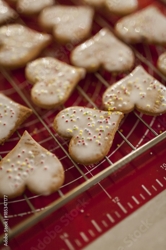 Préparation de petits gâteaux de Noël en Alsace photo