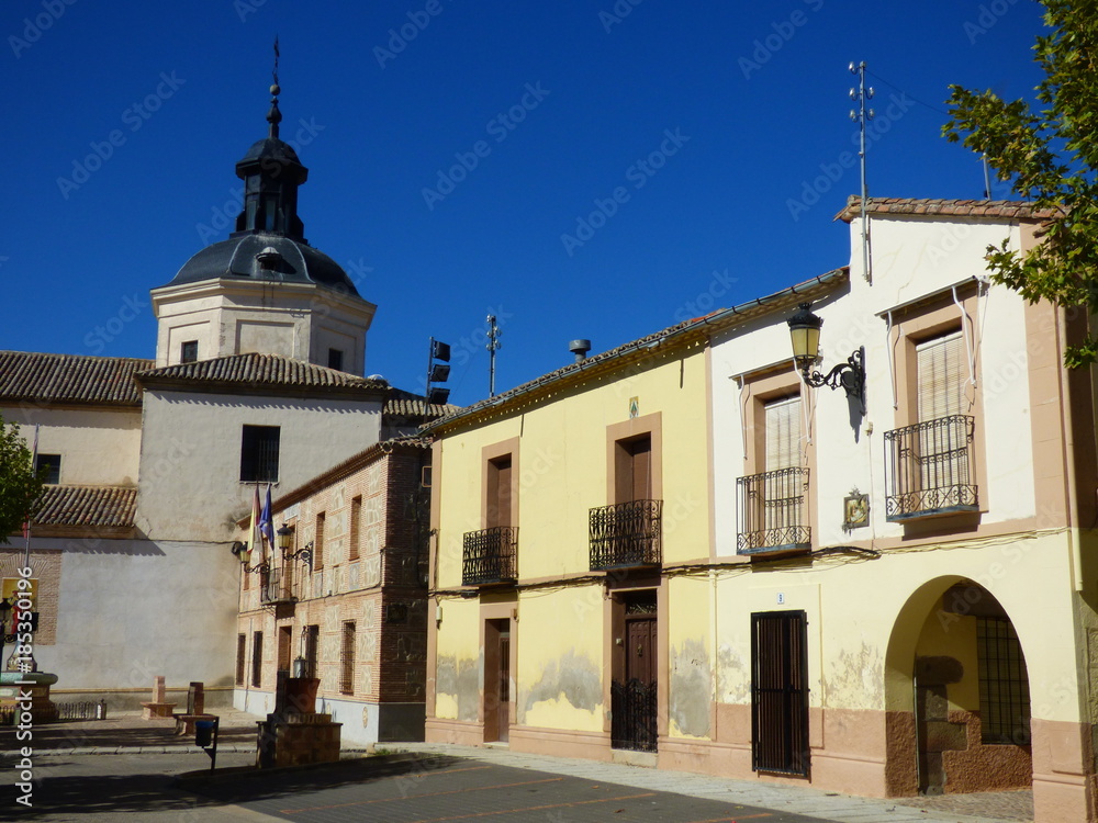 El Puente del Arzobispo. Pueblo de Toledo, en la comunidad autónoma de Castilla La Mancha (España). Esta localidad destaca por su cerámica, El Puente del Arzobispo. Pueblo de Toledo, en la comunidad autónoma de Castilla La Mancha (España). Esta localidad destaca por su cerámica,