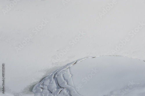 Lago ghiacciato, particolare