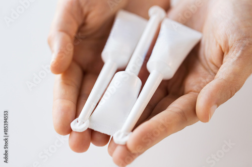 Fotografi hand holding tubes of micro enema