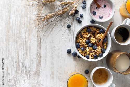 Εκτύπωση καμβά Délicieux petit déjeuner avec céréales, café, jus d'orange pour bien commencer l