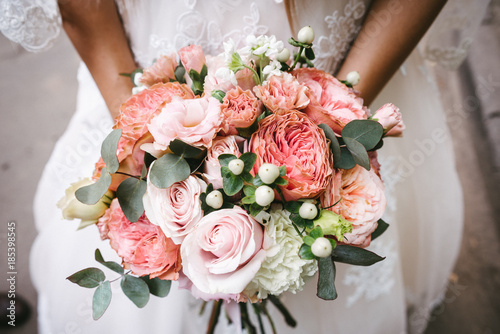 Leinwand Poster Braut mit Blumenstrauß, Nahaufnahme