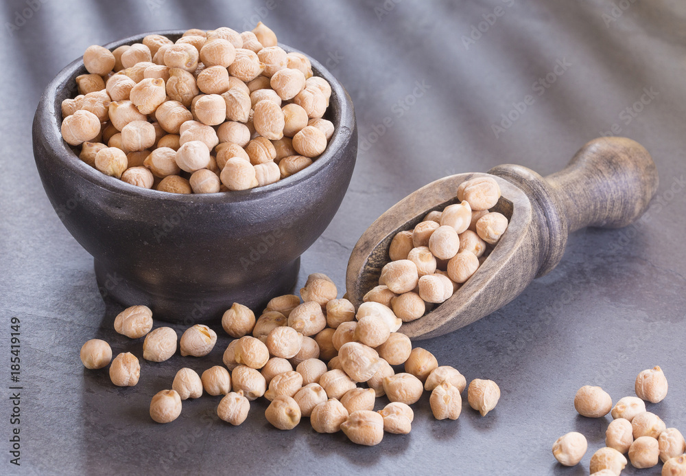 Raw organic chickpeas - Cicer arietinum Raw organic chickpeas - Cicer arietinum