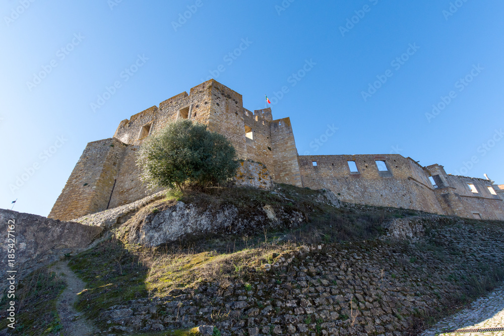 Castelo de Tomar e Convento de Cristo, na cidade de Tomar, Portugal.