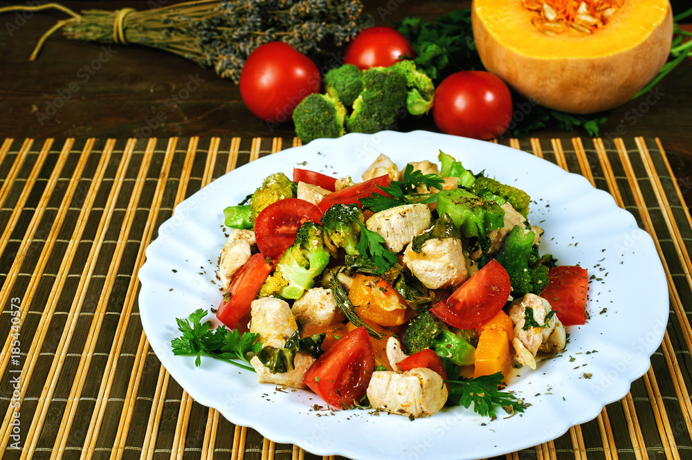 Warm salad with chicken and vegetables