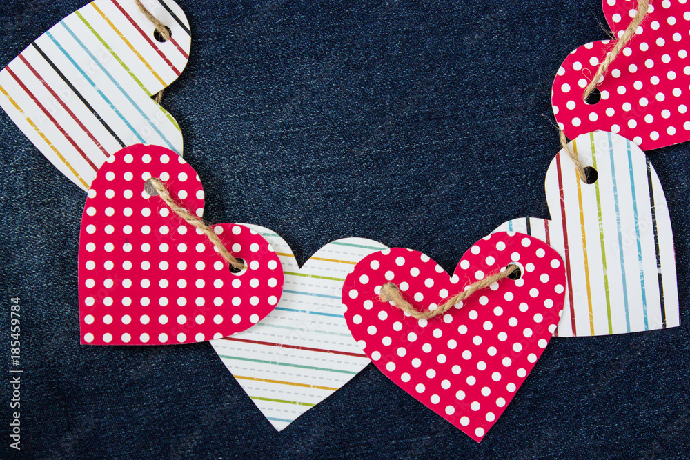 Obraz premium Garland of hearts on denim background. Background Valentine's Day.