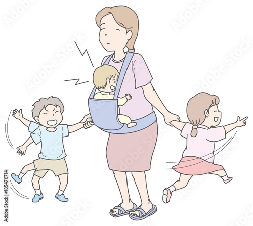 母親の周りで遊ぶ子供