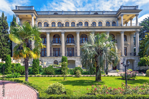 Obraz na plátně SOCHI, RUSSIA-JUNE 5, 2014: The ancient building of the sanatorium of Dzerzhinsk