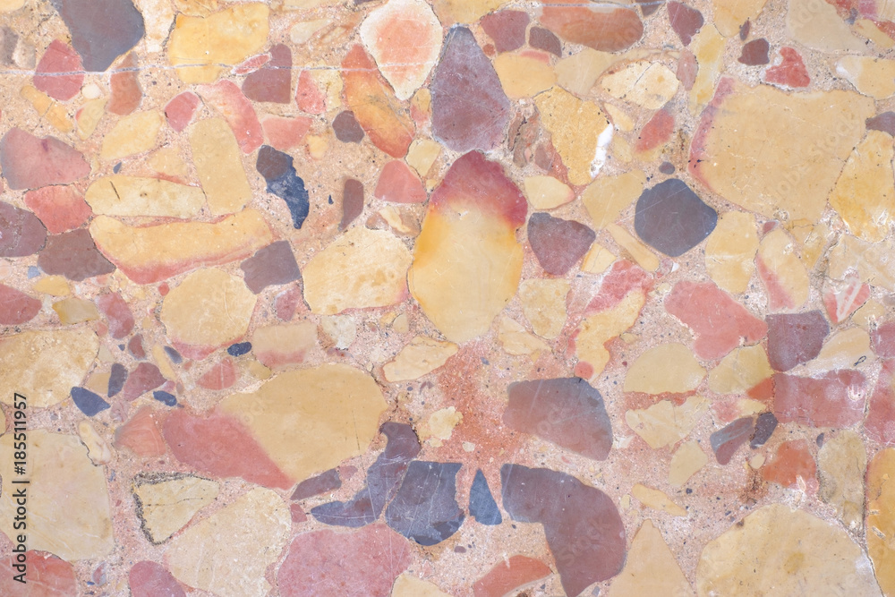 Arrière-plan; surface en pierre de couleurs jaune, marron, bordeauxБ