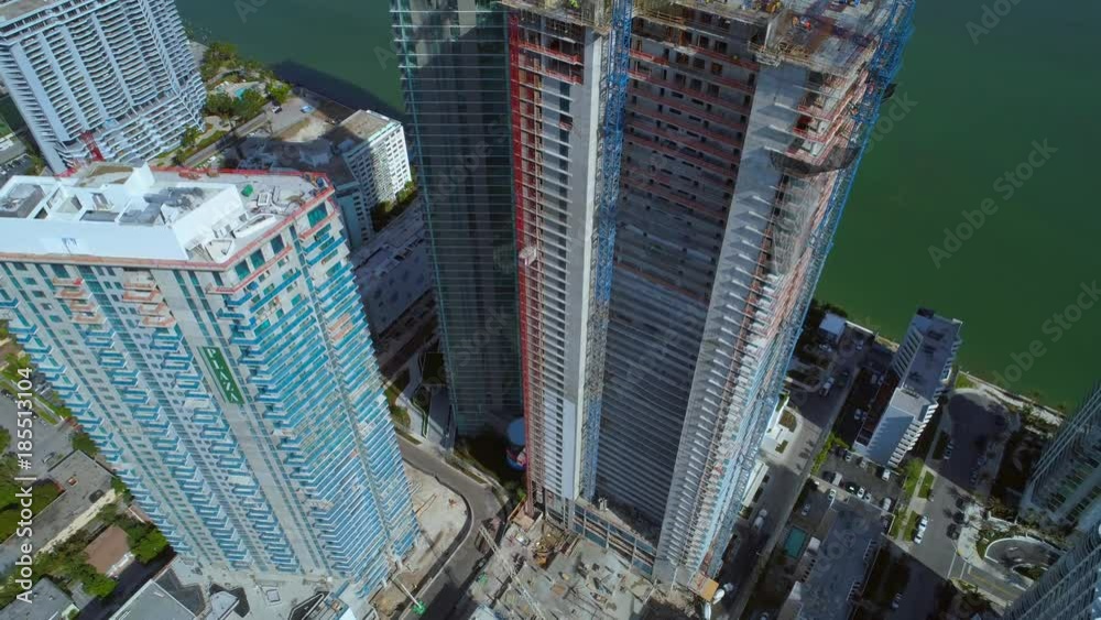 Wideo Stock: Aerial pull out reveal highrise buildings city ...