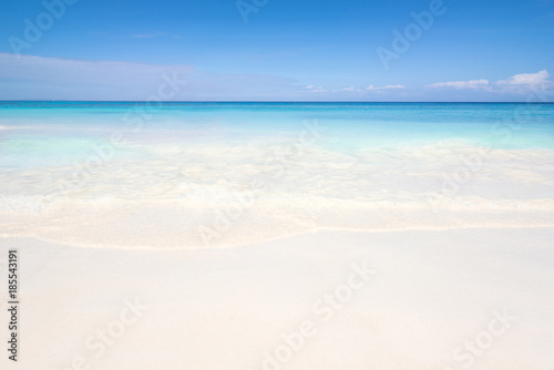 Fototapeta Naklejka Na Ścianę i Meble -  Beautiful beach and blue sky at Similan island,Thailand.
