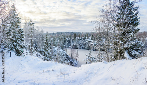 The route through the winter Ruskeal Park in Karelia