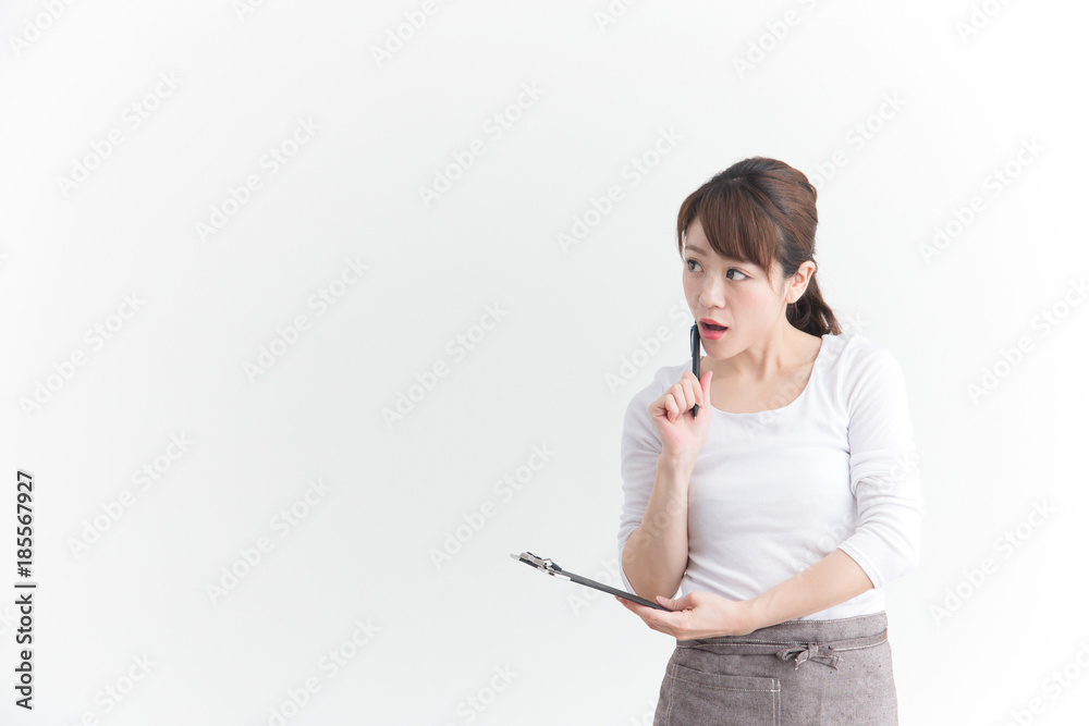 エプロン姿の女性・白バック