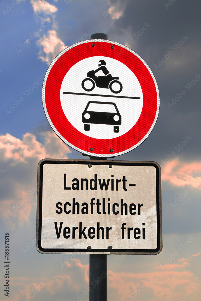 Verkehrsschild, Fahrverbot mit Einschränkung Verkehrsschild, Fahrverbot mit Einschränkung