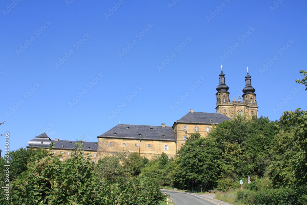 kloster banz vor blauem himmel