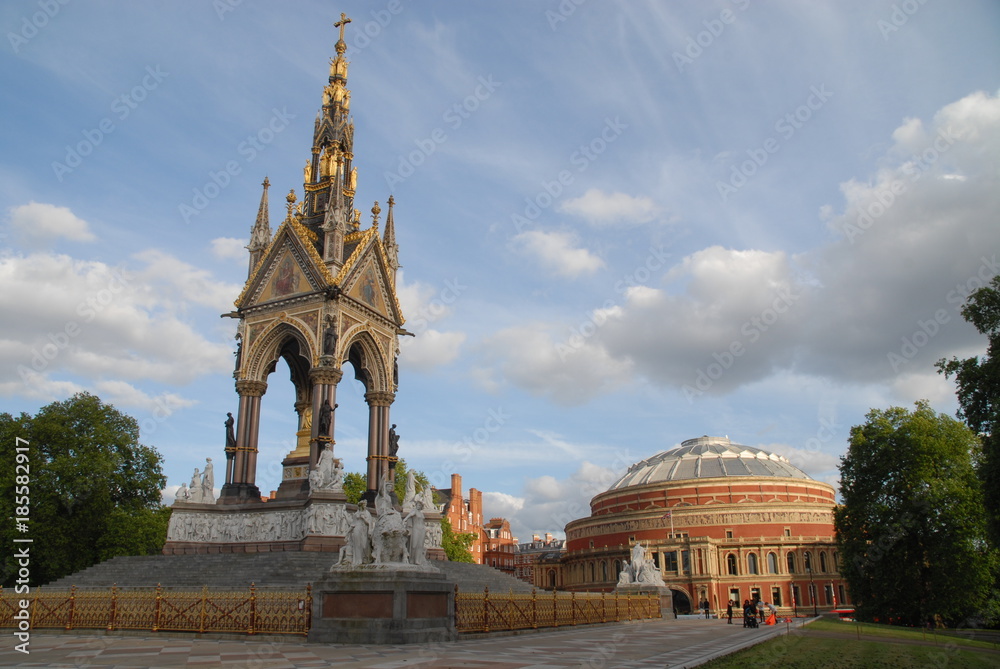 Fototapeta premium The Albert Memorial and Royal Albert Hall at sunset, London