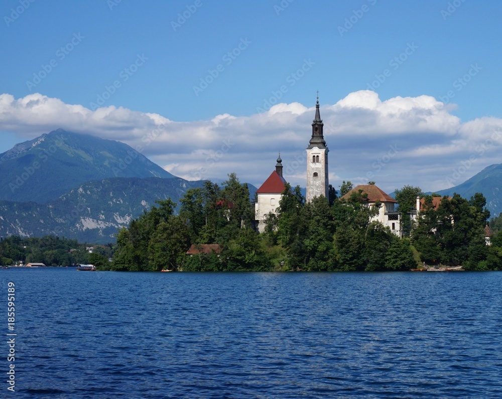 Lago Bled con su iglesia en la isla central