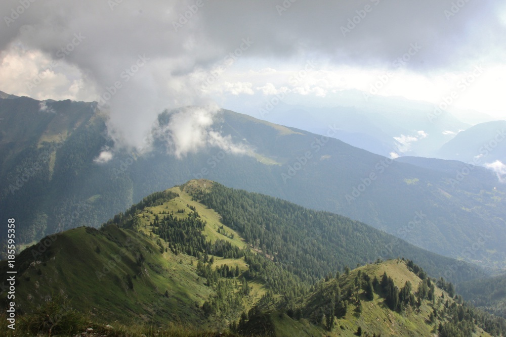 Dal Monte Giuggia al Dosso dei Morti: anello delle cime della Val Bondone, Trentino, Italia