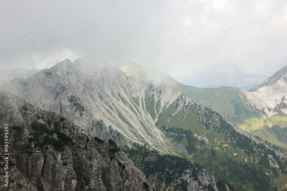 Dal Monte Giuggia al Dosso dei Morti: anello delle cime della Val Bondone, Trentino, Italia