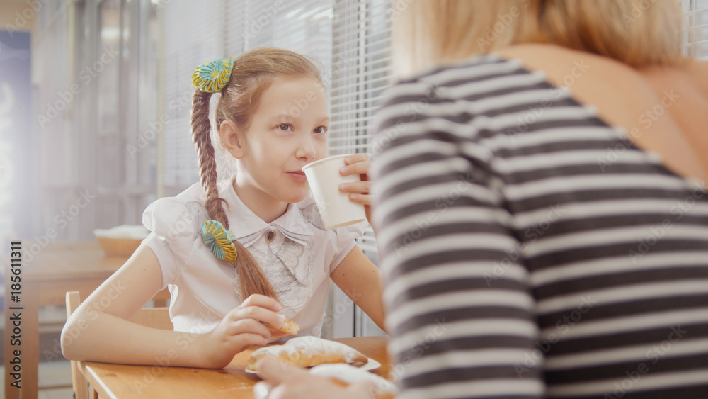 Fototapeta premium Mother with daughter having Breakfast