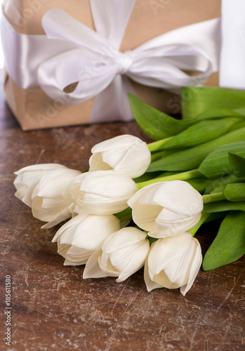 Fototapeta Naklejka Na Ścianę i Meble -  White tulips on wooden background