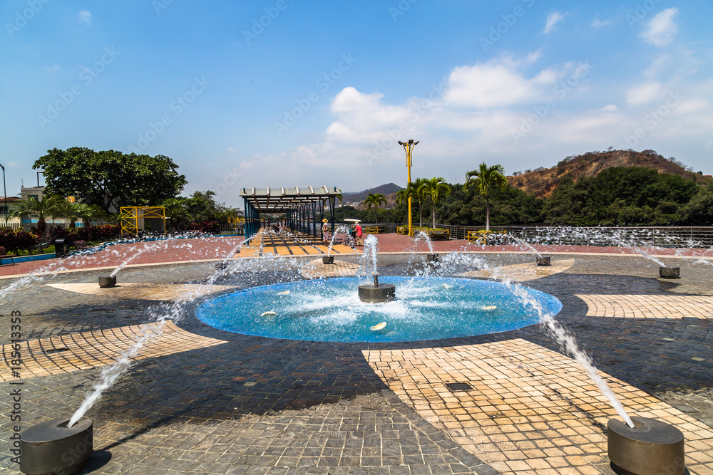 Naklejka premium Pedestrian walkway and park on the banks of Estero Salado in the city of Guayaquil