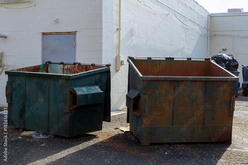 Trash containers for selective rycyclable collection Trash containers for selective rycyclable collection