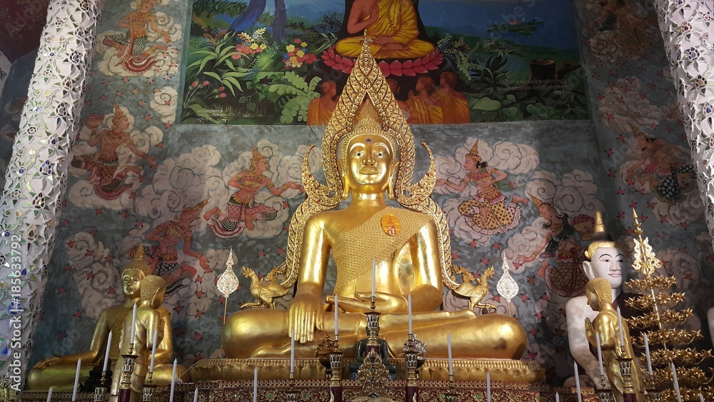 Obraz premium Wat Prathat Cho Hae statue of the Buddhism