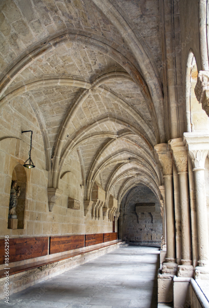 Poblet. Cloître de l'abbaye  Santa Maria . Catalogne, Espagne