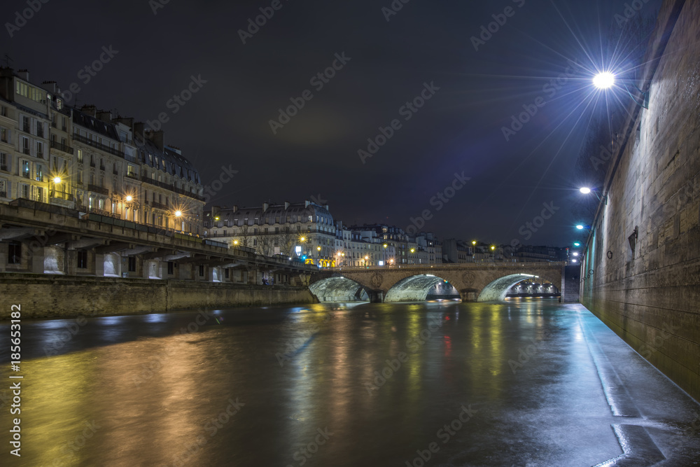 Sena river in Paris at night