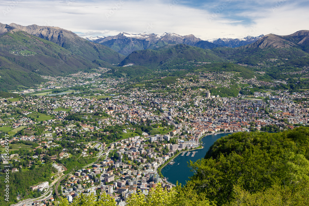Blick vom San Salvatore auf die Stadt Lugano