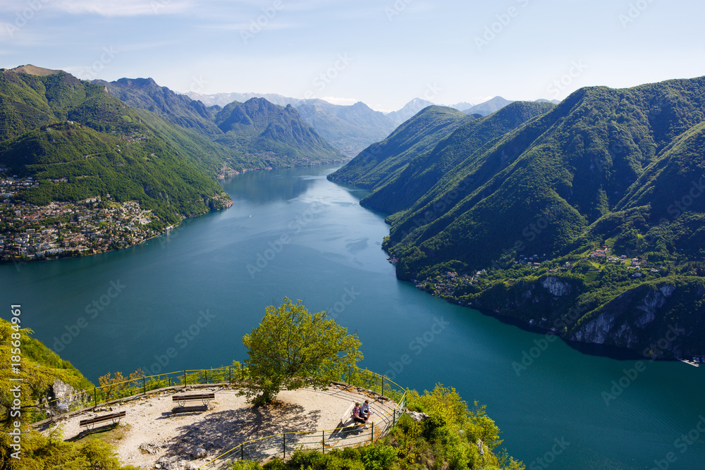 Blick vom San Salvatore auf den Lago di Lugano