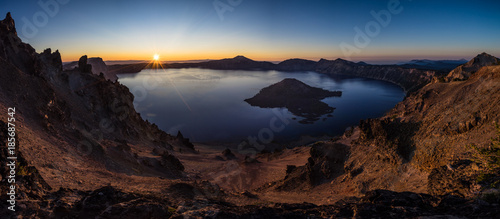 Crater Lake Panorama © Thomas