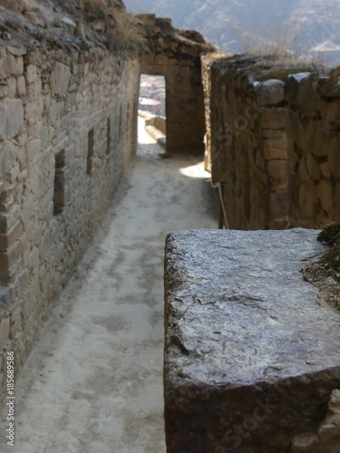 Fototapeta Naklejka Na Ścianę i Meble -  Balade dans Ollantaytambo site Incas