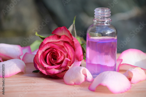 rosenblüten und rosenöl