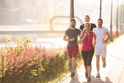 Canvas Print group of young people jogging in the city