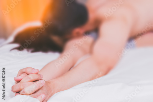 Schilderij op canvas Intimate lovers making love in bed