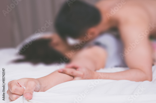 Schilderij op canvas Intimate lovers making love in bed