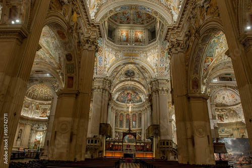 interior basilica