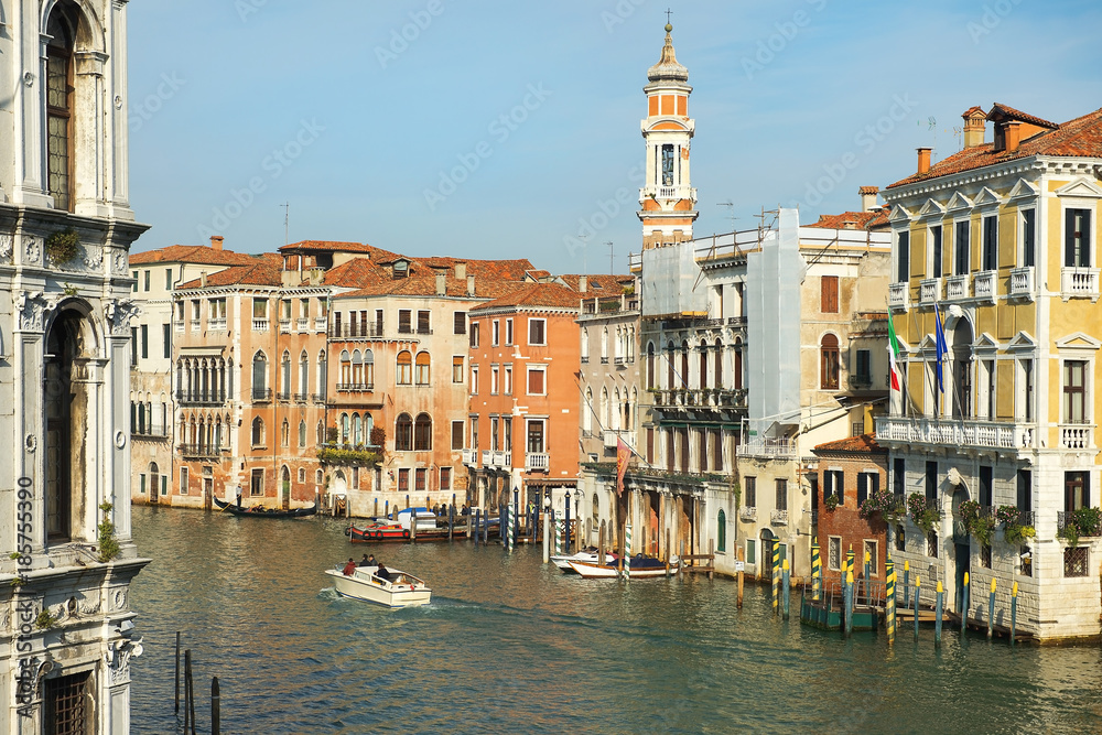 picturesque and romantic cityscapes of Venice