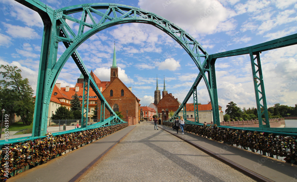 Naklejka premium Rzeka Odra we Wrocławiu