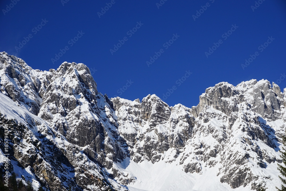felsige Wintergipfel in den Alpen, Tirol, Austria