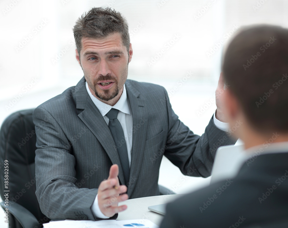 Fototapeta premium closeup.Manager and client discussing the terms of the contract in the office.