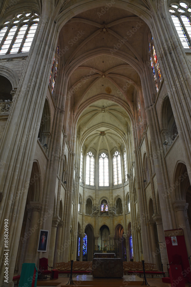 Nef de la cathédrale de Senlis, France