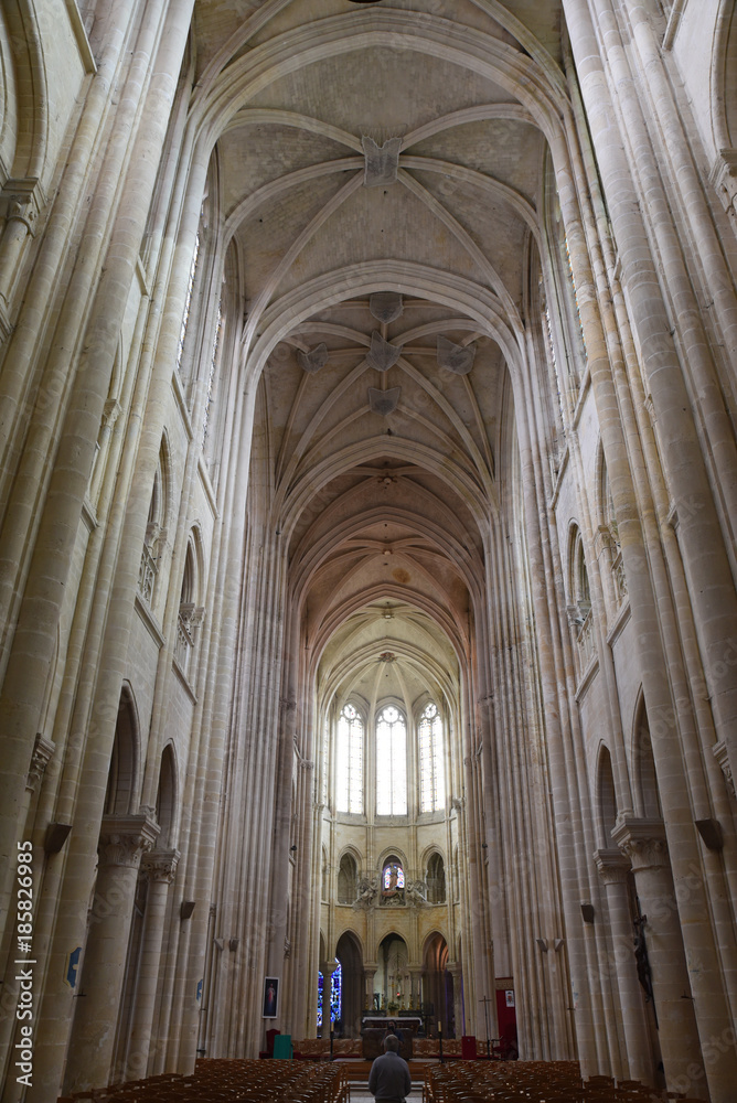 Fototapeta premium Nef de la cathédrale de Senlis, France