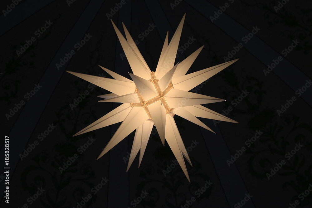Fotografie beleuchteter Weihnachsstern