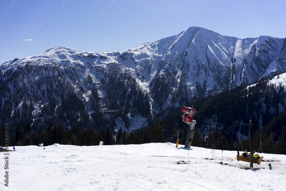 Fototapeta premium Alpejski ośrodek narciarski Serfaus Fiss Ladis w Austrii. Tyrol.