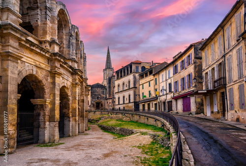 Papier peint Arles Old Town and roman amphitheatre, Provence, France