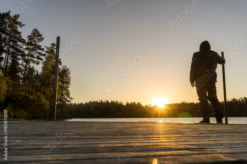 Sonnenaufgang an einem See in Schweden