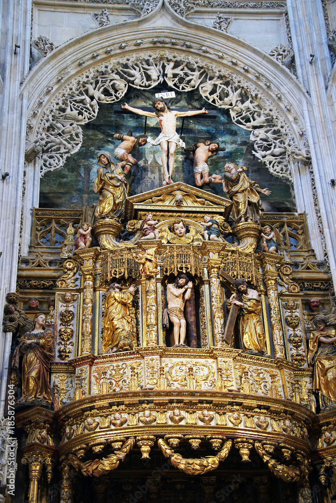 prächtiger Altar in der Kathedrale von Burgos prächtiger Altar in der Kathedrale von Burgos